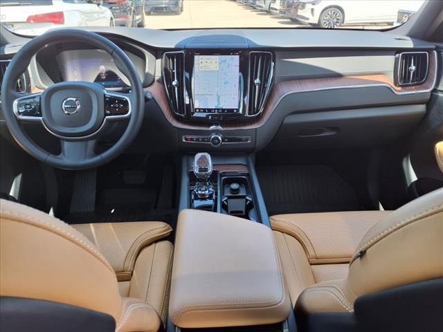 2023 Volvo XC60 B5 Ultimate Bright Theme