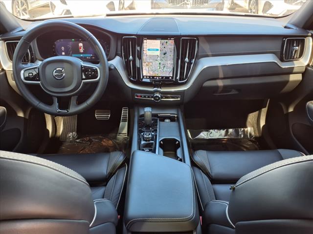 2022 Volvo XC60 B5 R-Design