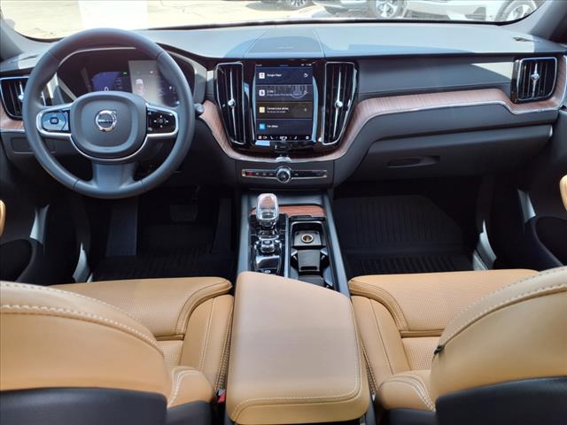 2023 Volvo XC60 B5 Ultimate Dark Theme
