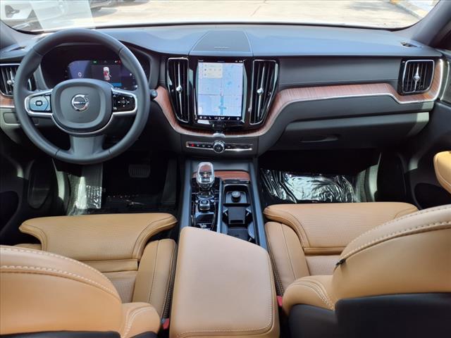 2023 Volvo XC60 B5 Ultimate Bright Theme