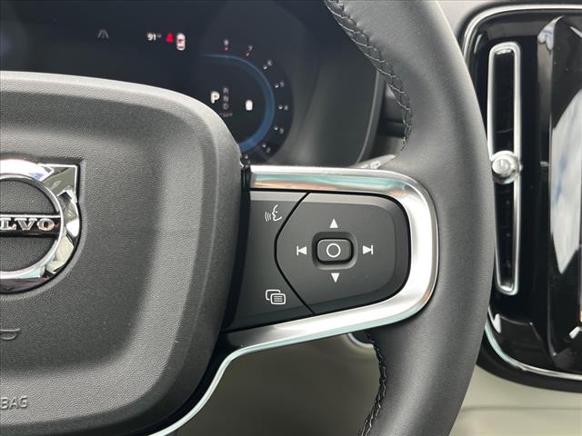 2025 Volvo XC40 B5 Plus Dark Theme