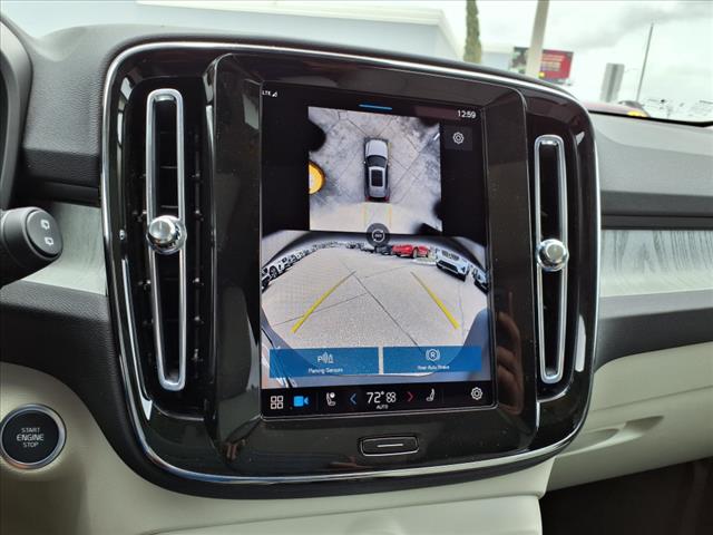 2025 Volvo XC40 B5 Plus Dark Theme