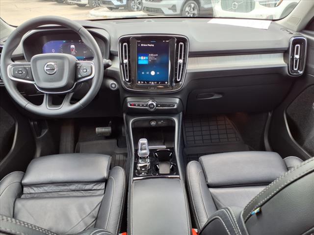 2024 Volvo XC40 B5 Plus Bright Theme