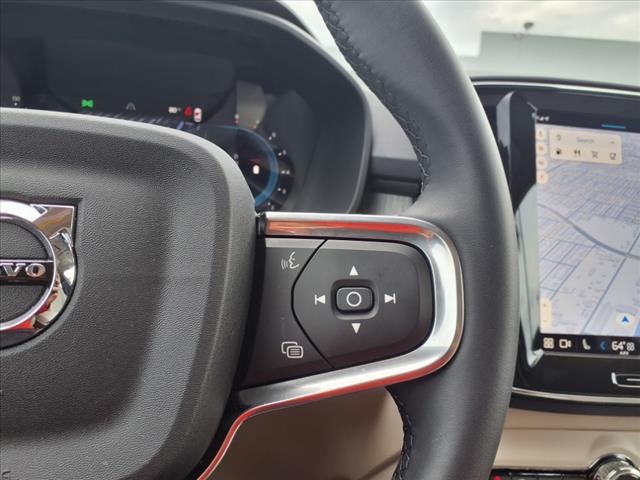 2025 Volvo XC40 B5 Plus Bright Theme