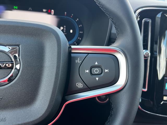 2025 Volvo XC40 B5 Plus Bright Theme