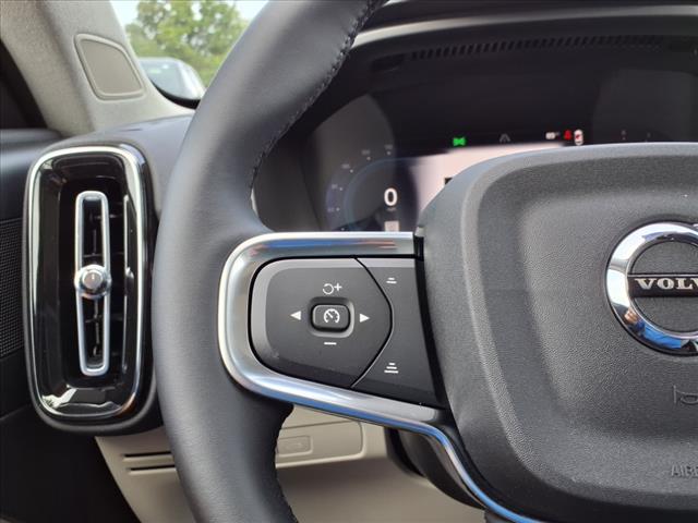 2025 Volvo XC40 B5 Plus Bright Theme