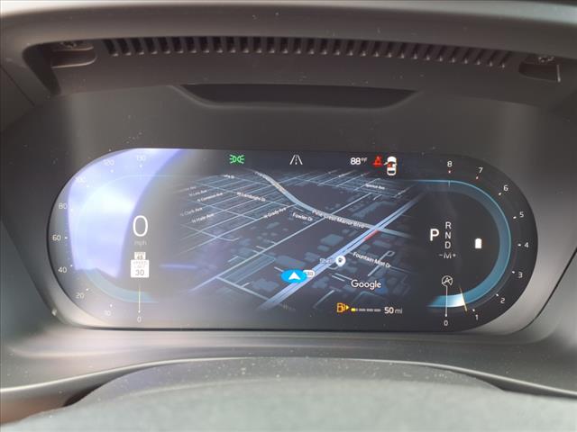 2025 Volvo XC40 B5 Ultra Bright Theme