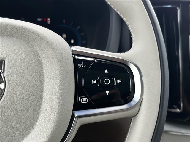 2025 Volvo XC60 B5 Plus Dark Theme