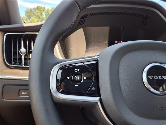 2026 Volvo XC60 B5 Plus Dark Theme