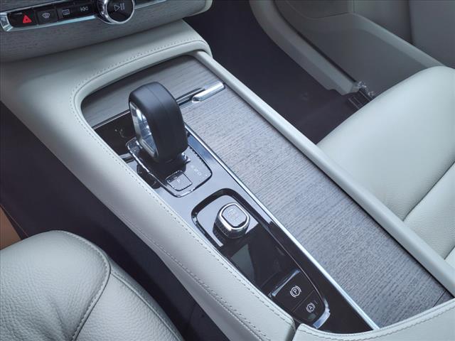 2025 Volvo XC90 B6 Plus Bright Theme 7P