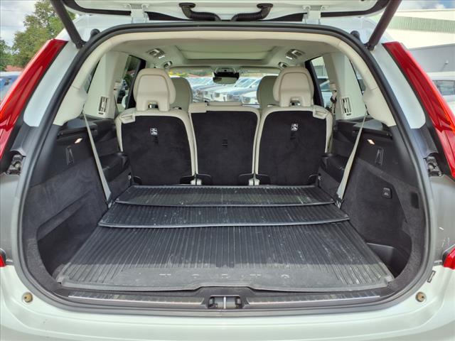 2022 Volvo XC90 T5 Momentum