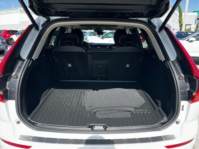 2022 Volvo XC60 B5 Momentum
