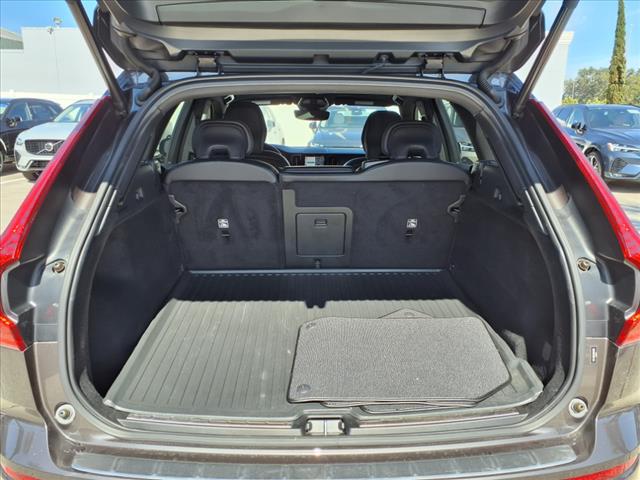 2022 Volvo XC60 B5 R-Design