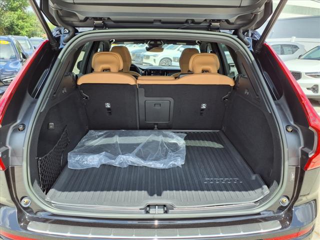 2023 Volvo XC60 B5 Ultimate Dark Theme
