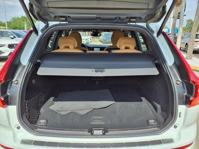 2023 Volvo XC60 B5 Ultimate Bright Theme