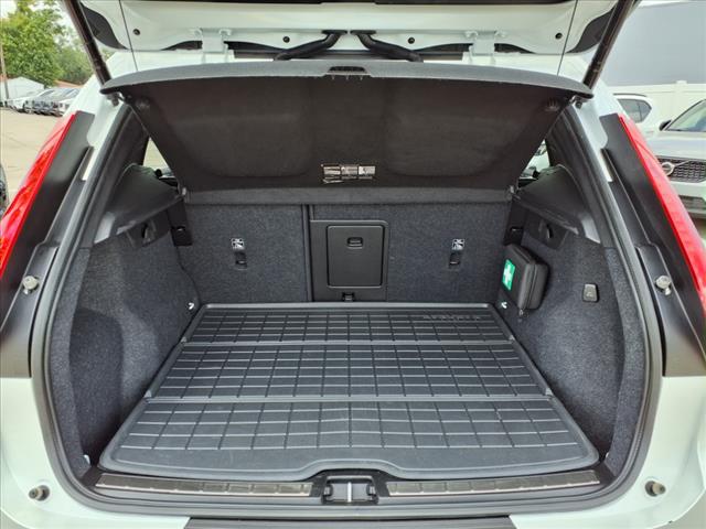 2024 Volvo XC40 B5 Plus Bright Theme