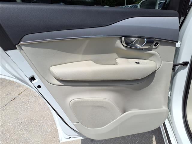2022 Volvo XC90 T5 Momentum