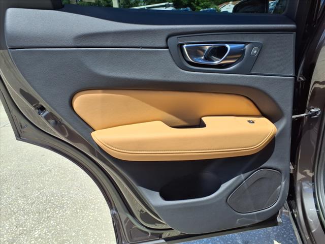 2023 Volvo XC60 B5 Ultimate Bright Theme