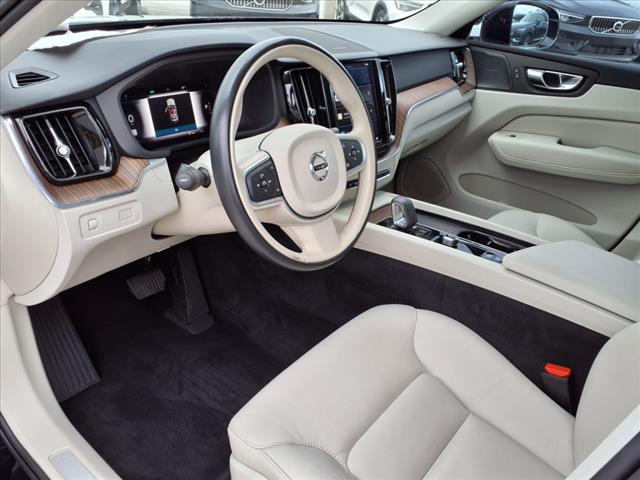 2022 Volvo XC60 B5 Momentum