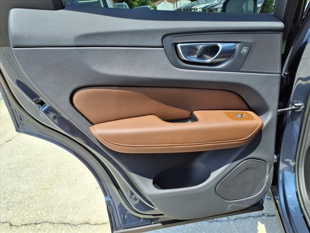 2022 Volvo XC60 B5 Momentum