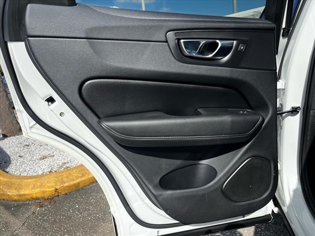 2022 Volvo XC60 B5 Momentum