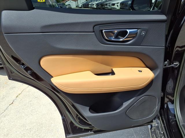 2023 Volvo XC60 B5 Ultimate Dark Theme