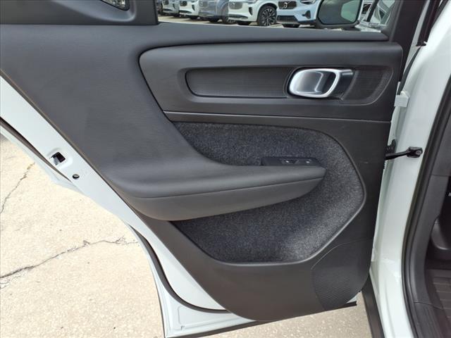 2024 Volvo XC40 B5 Plus Bright Theme