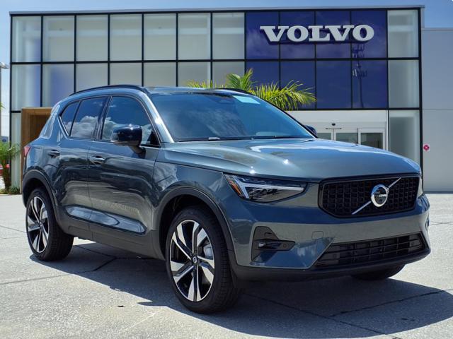 2026 Volvo XC40 B4 Plus Bright Theme