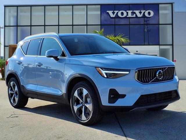 2025 Volvo XC40 B5 Plus Bright Theme