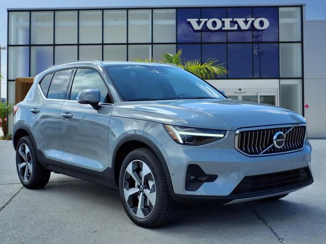 2025 Volvo XC40 B5 Plus Bright Theme