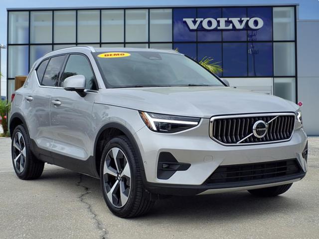 2025 Volvo XC40 B5 Plus Bright Theme