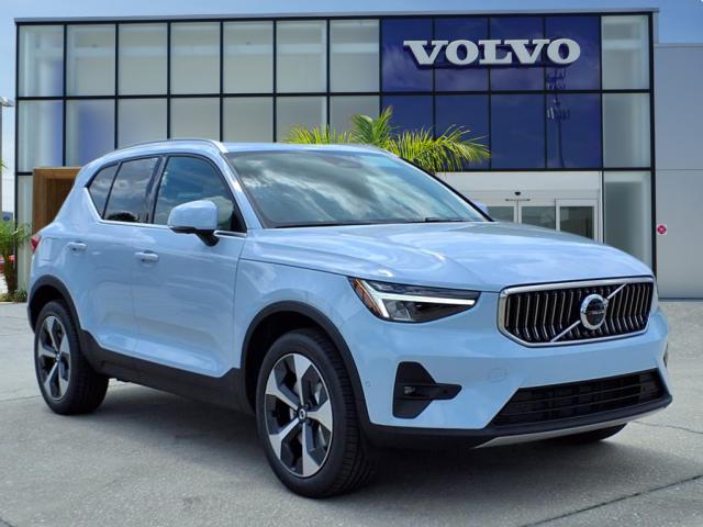 2025 Volvo XC40 B5 Plus Bright Theme