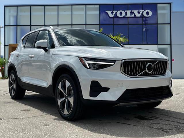 2025 Volvo XC40 B5 Core Bright Theme