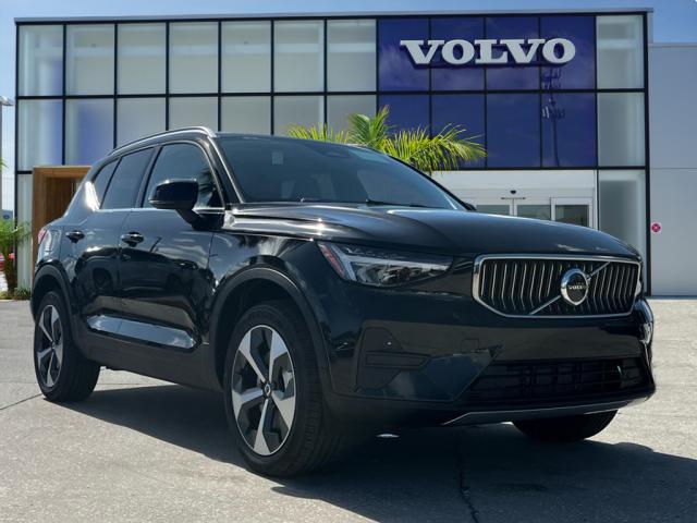 2025 Volvo XC40 B5 Core Bright Theme