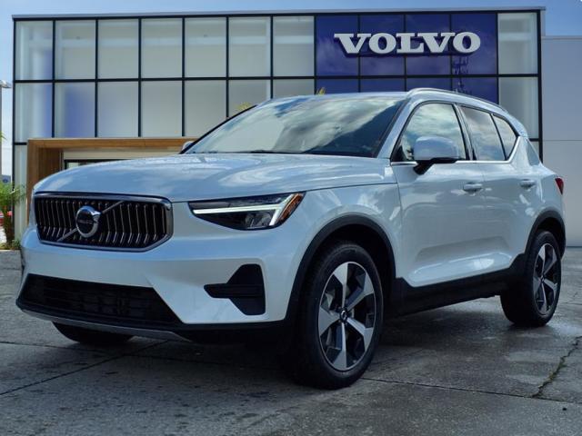 2025 Volvo XC40 B5 Core Bright Theme