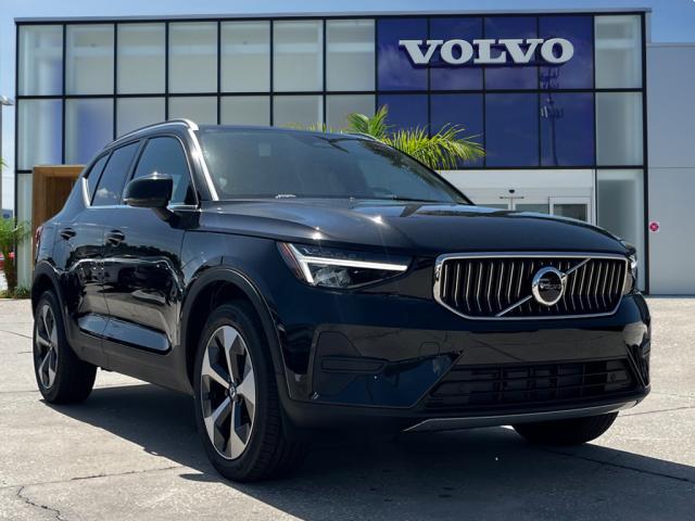 2025 Volvo XC40 B5 Core Bright Theme
