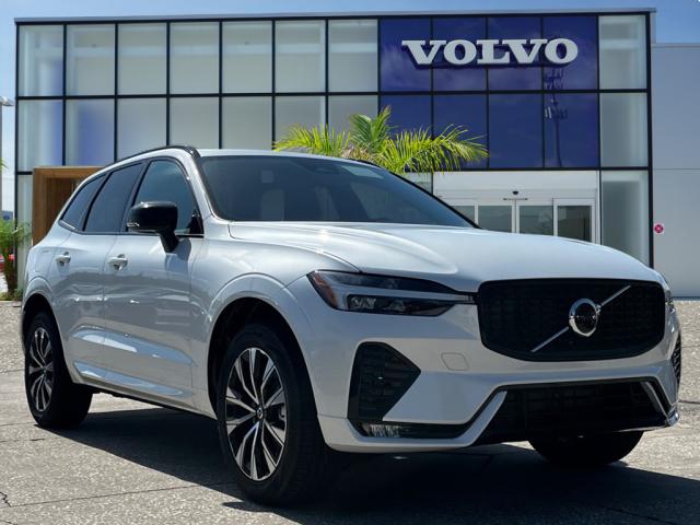 2025 Volvo XC60 B5 Core Dark Theme