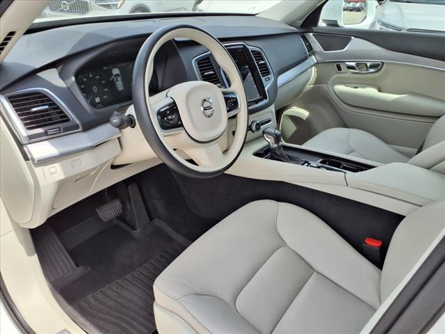 2022 Volvo XC90 T5 Momentum