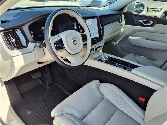 2023 Volvo XC60 B5 Ultimate Bright Theme
