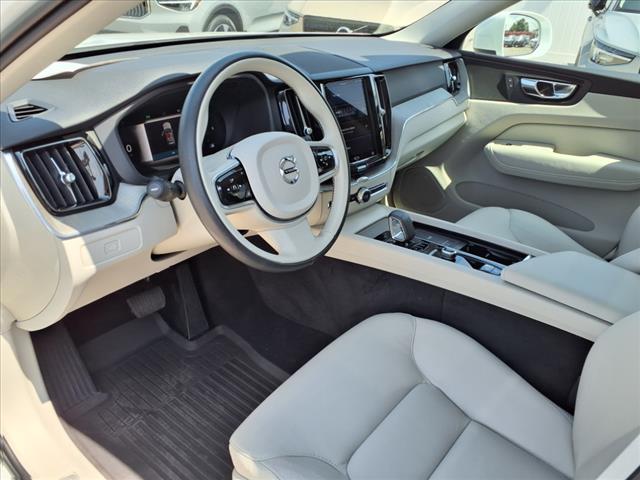 2023 Volvo XC60 B5 Plus Bright Theme