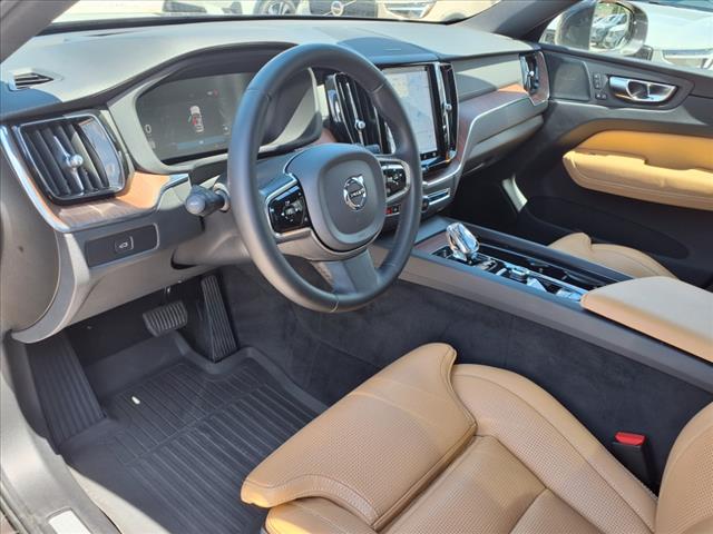 2023 Volvo XC60 B5 Ultimate Bright Theme