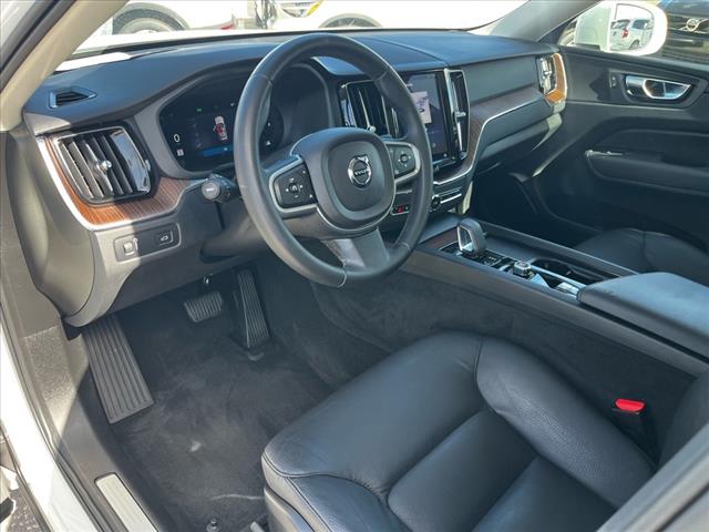2022 Volvo XC60 B5 Momentum