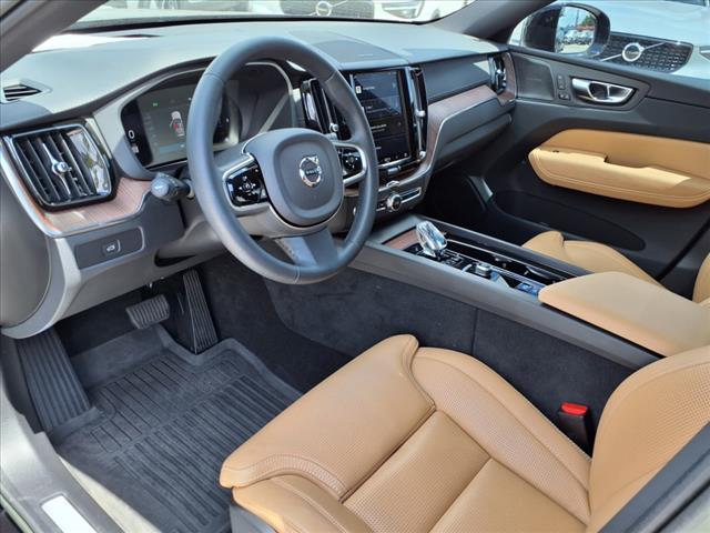 2023 Volvo XC60 B5 Ultimate Dark Theme