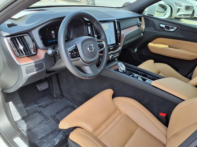 2023 Volvo XC60 B5 Ultimate Bright Theme