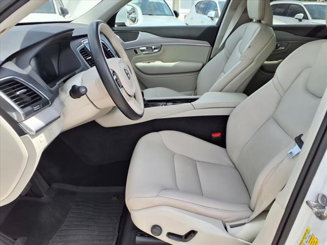 2022 Volvo XC90 T5 Momentum