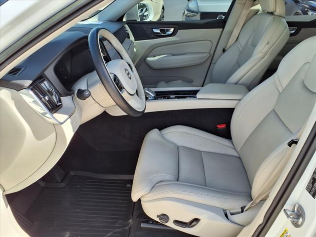 2023 Volvo XC60 B5 Ultimate Bright Theme