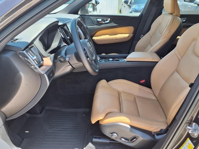 2023 Volvo XC60 B5 Ultimate Bright Theme