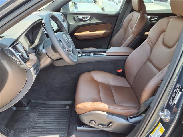 2022 Volvo XC60 B5 Momentum