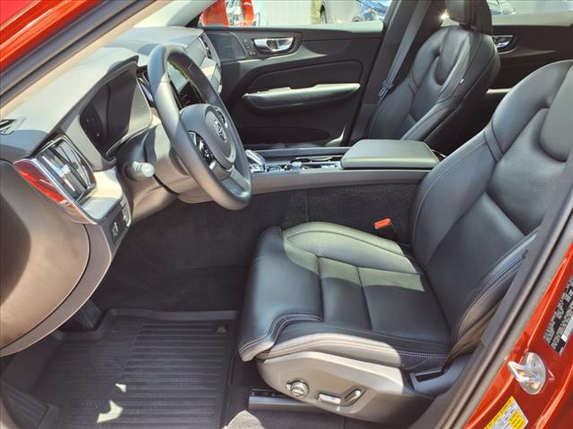 2022 Volvo XC60 B5 Inscription