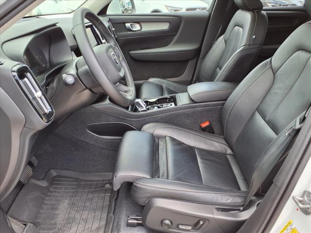 2024 Volvo XC40 B5 Plus Bright Theme